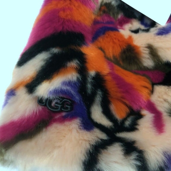 (NWT) UGG Women's Multi-Colored Fluffy SOFT Faux Fur Pull Through Scarf - Picture 7 of 9